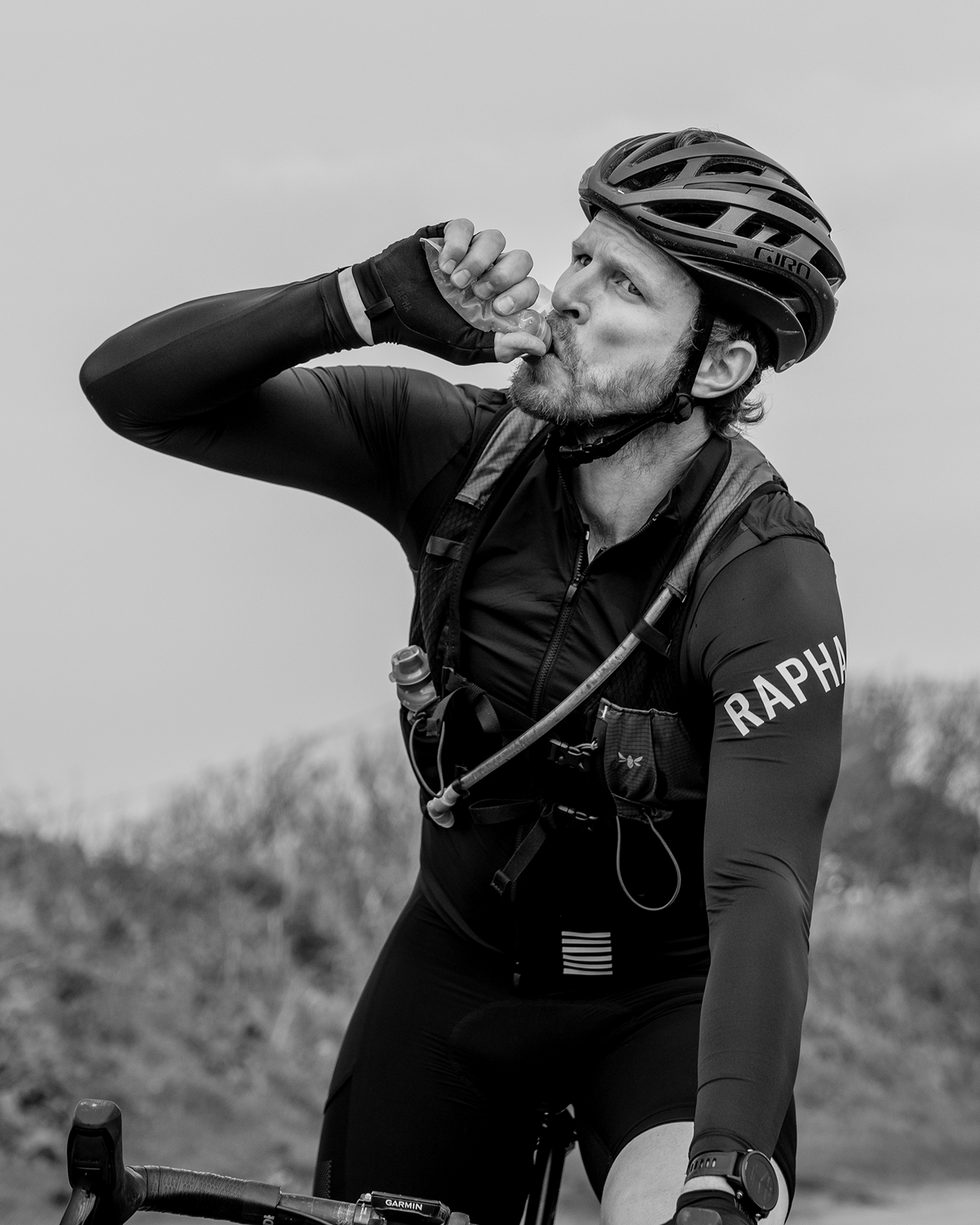 Cyclist drinking from a Maurten GelFlask 150 ml outdoors